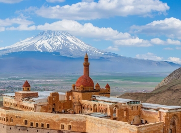 UÇAKLI VAN KARS KARADENİZ BATUM TURU