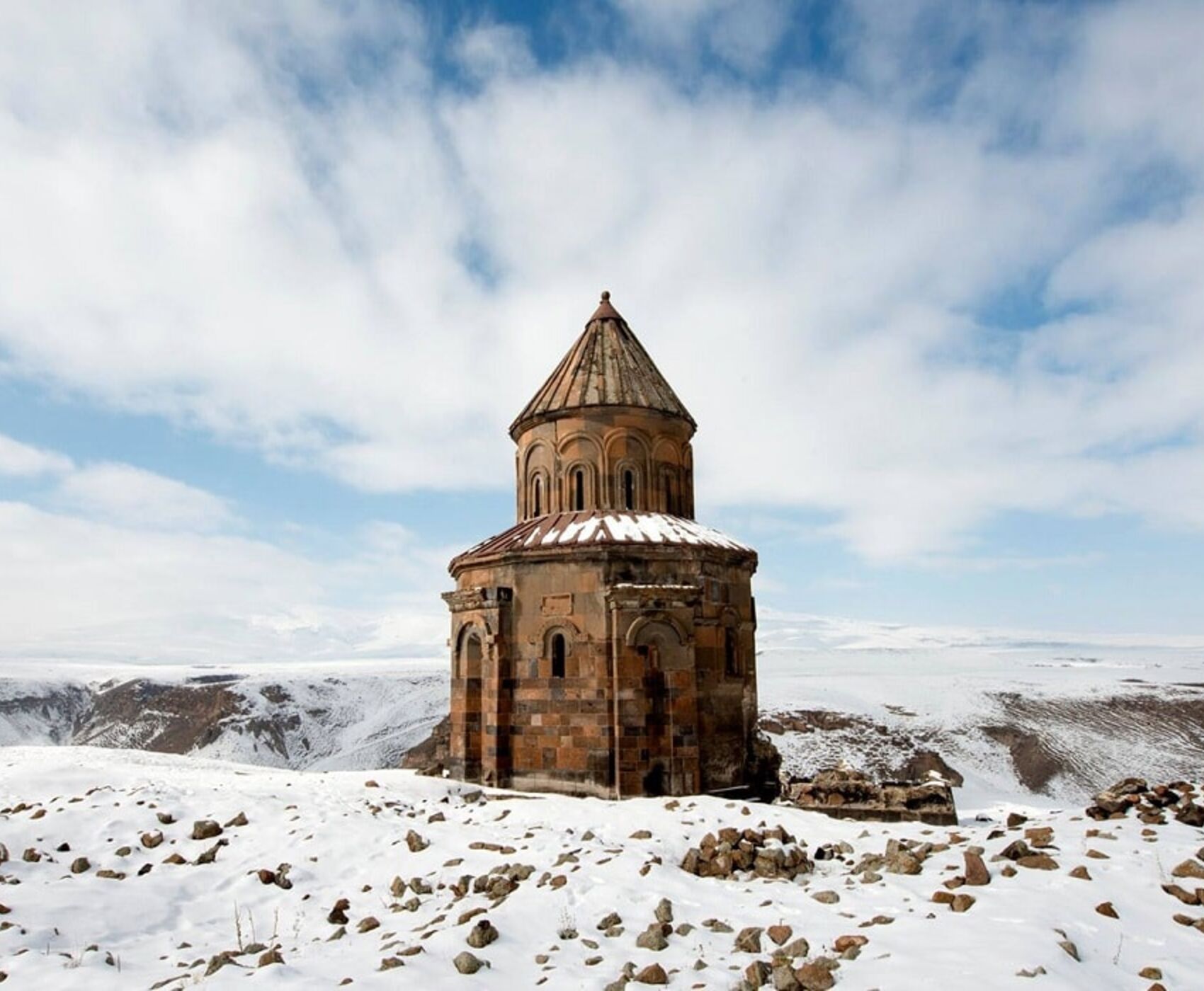 UÇAKLI VAN KARS KARADENİZ BATUM TURU