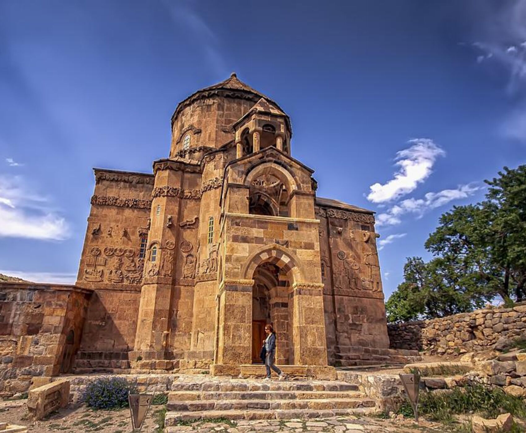 UÇAKLI VAN KARS KARADENİZ BATUM TURU