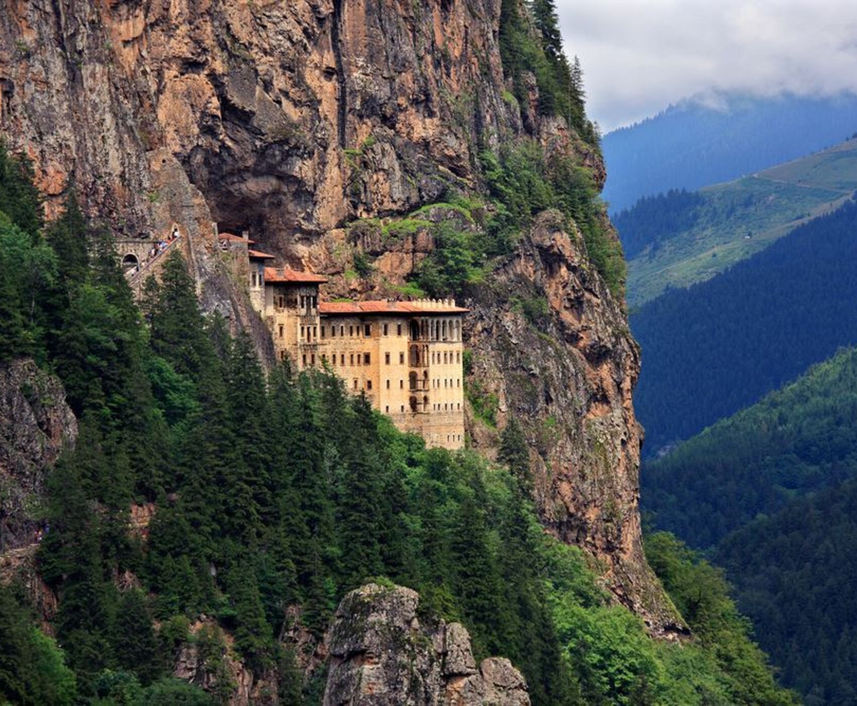 UÇAKLI VAN KARS KARADENİZ BATUM TURU