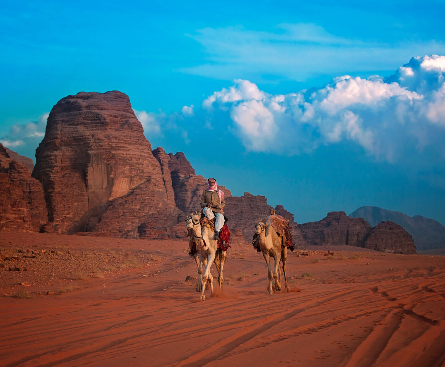 İSTANBUL ÇIKIŞLI VİZESİZ HER ŞEY DAHİL BAŞTAN BAŞA ÜRDÜN KEŞİF TURU
