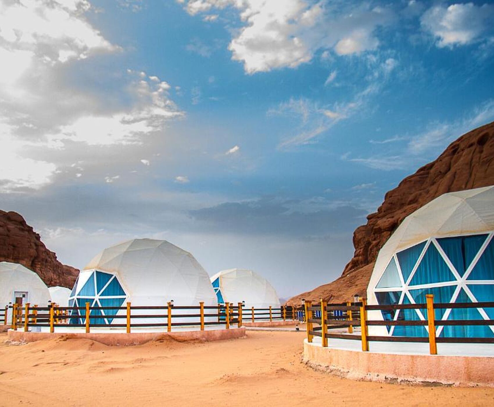 İZMİR ÇIKIŞLI VİZESİZ HER ŞEY DAHİL BAŞTAN BAŞA ÜRDÜN KEŞİF TURU