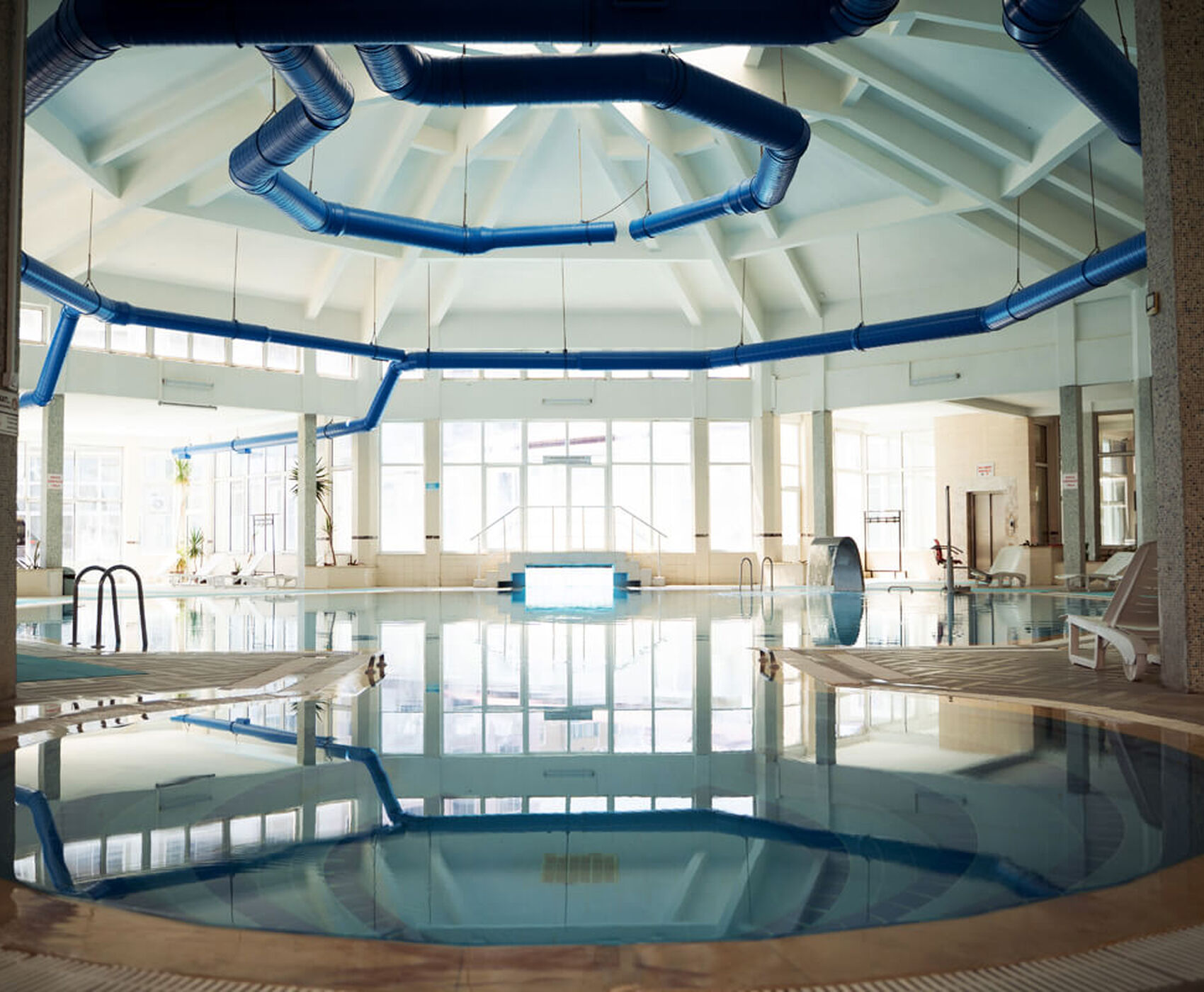 термальный бассейн эльбрус. бад ишль термы. термальный аква отель 2023. лейкербад швейцария спа. термы гостиница.